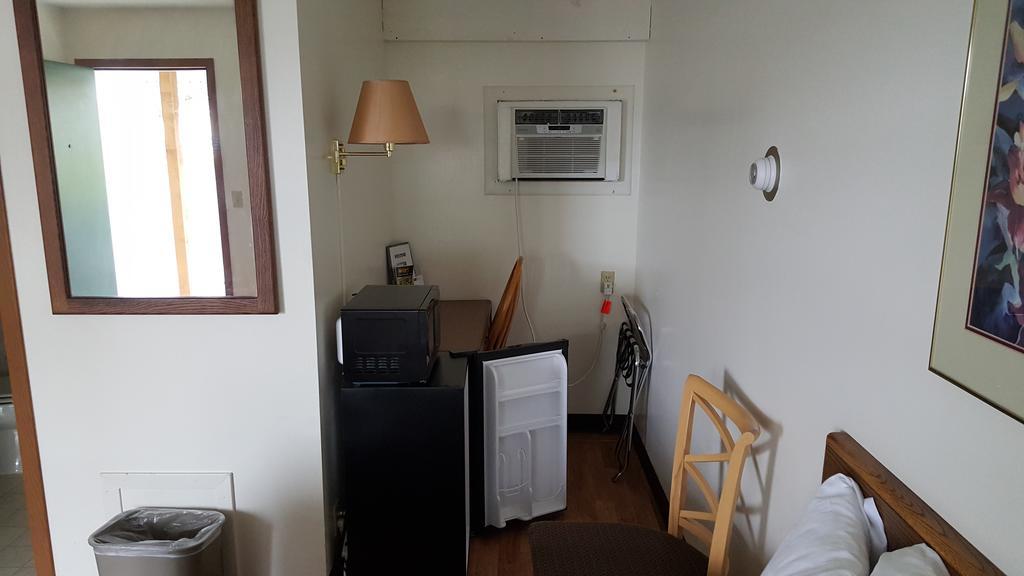 Budget Host Inn Detroit Lakes Extérieur photo