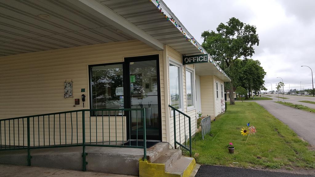 Budget Host Inn Detroit Lakes Extérieur photo