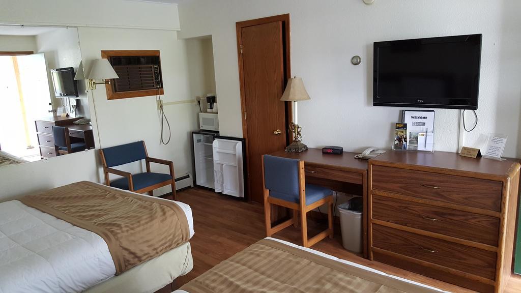 Budget Host Inn Detroit Lakes Extérieur photo