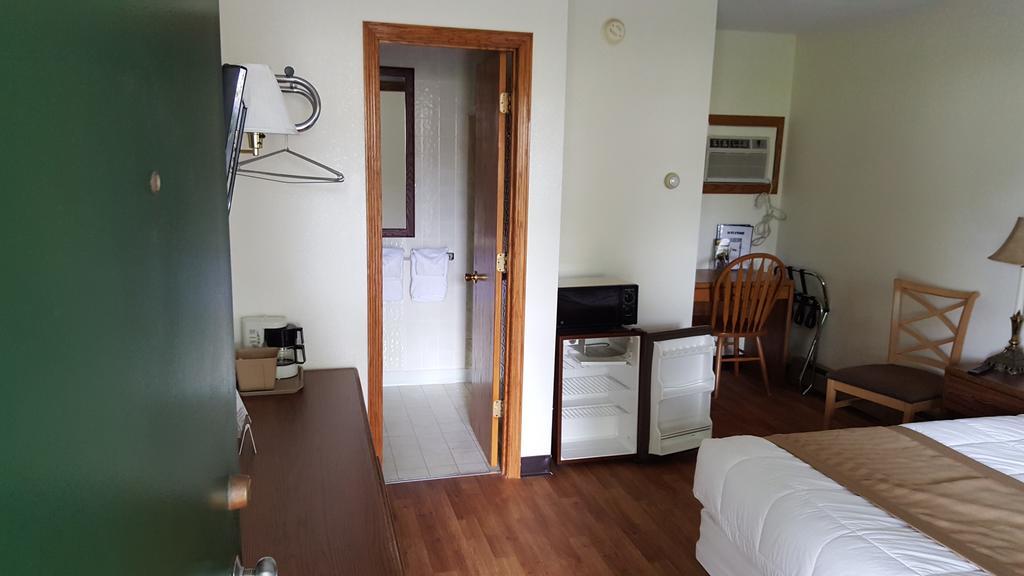 Budget Host Inn Detroit Lakes Extérieur photo