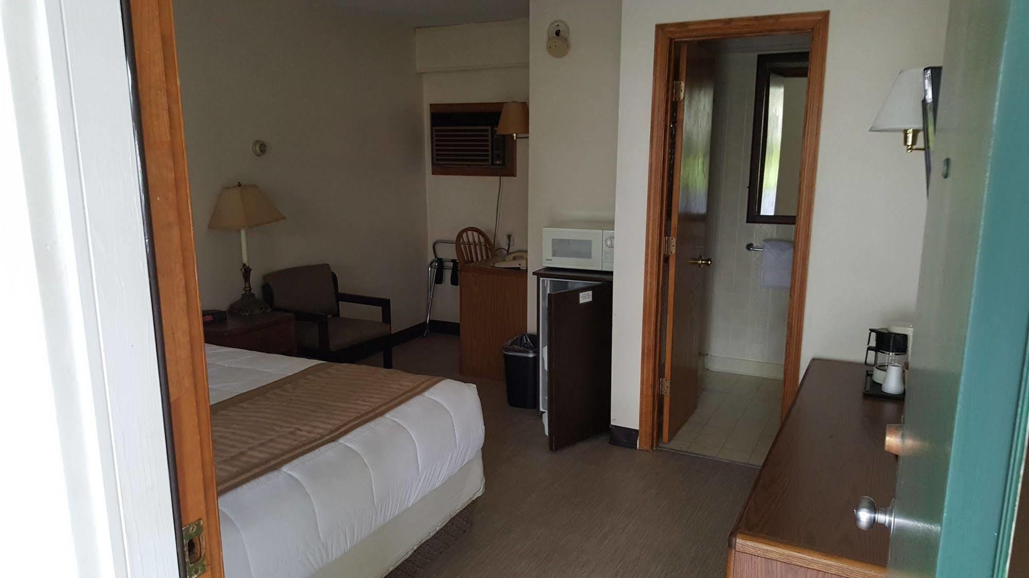 Budget Host Inn Detroit Lakes Extérieur photo
