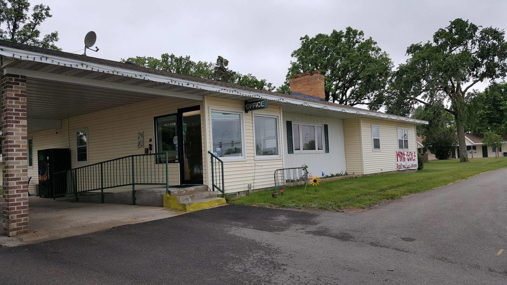Budget Host Inn Detroit Lakes Extérieur photo