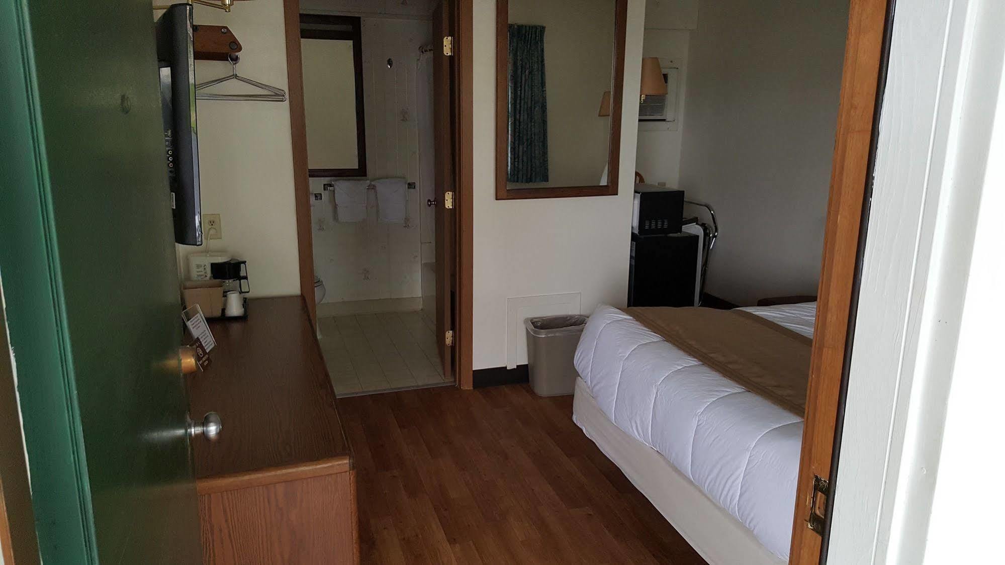Budget Host Inn Detroit Lakes Extérieur photo