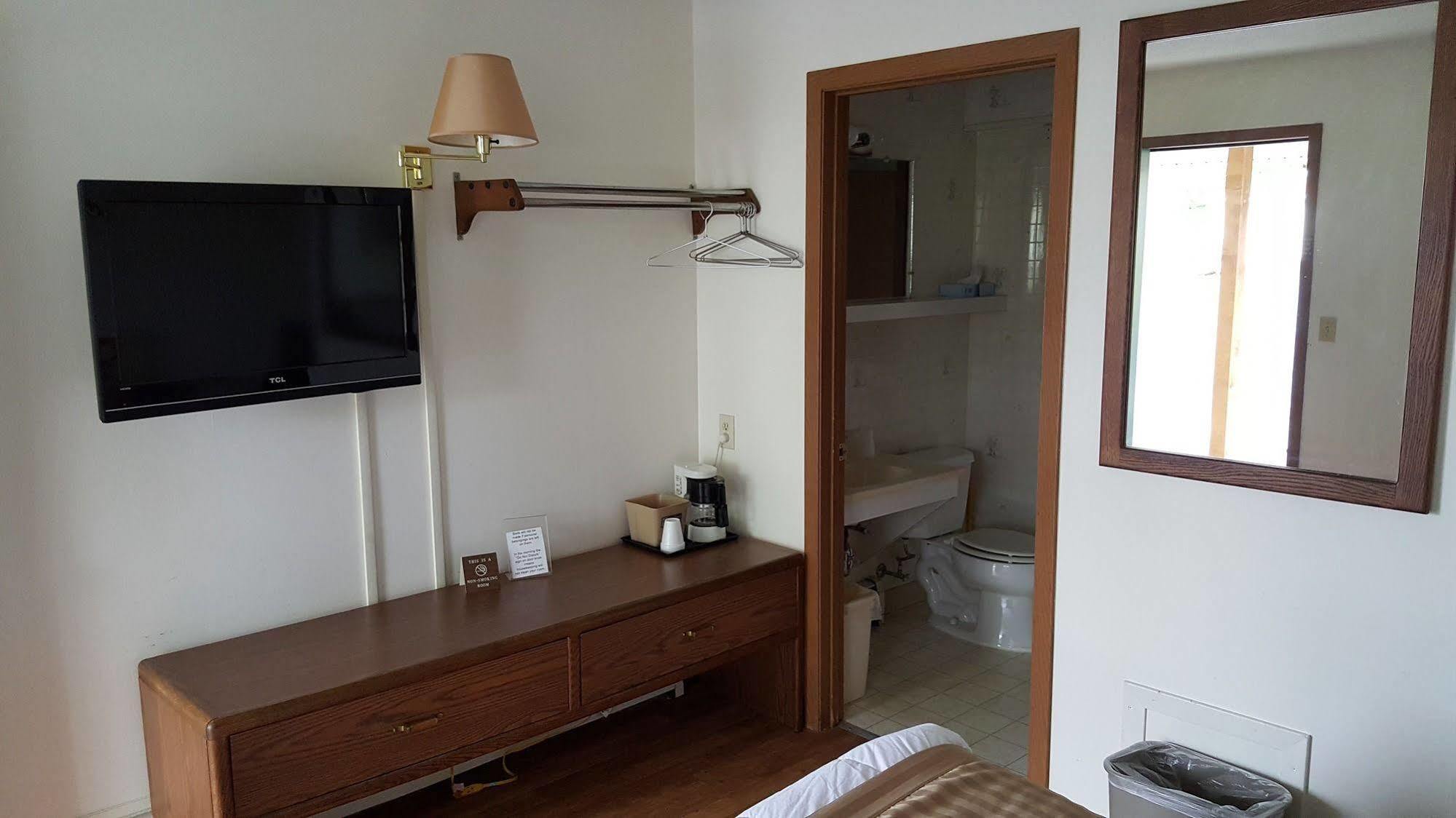 Budget Host Inn Detroit Lakes Extérieur photo