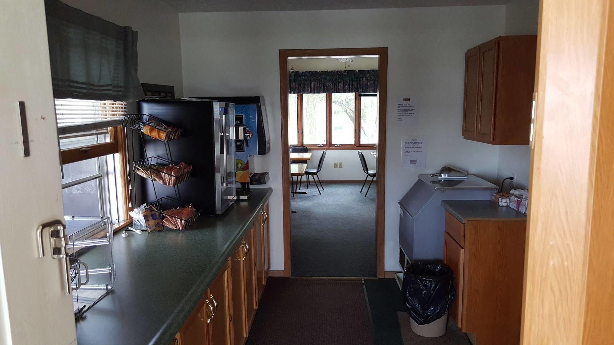 Budget Host Inn Detroit Lakes Extérieur photo
