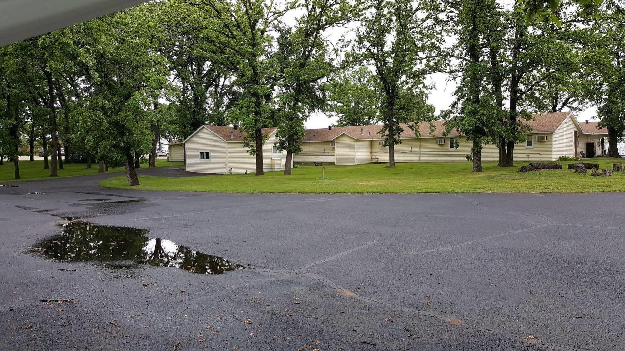 Budget Host Inn Detroit Lakes Extérieur photo