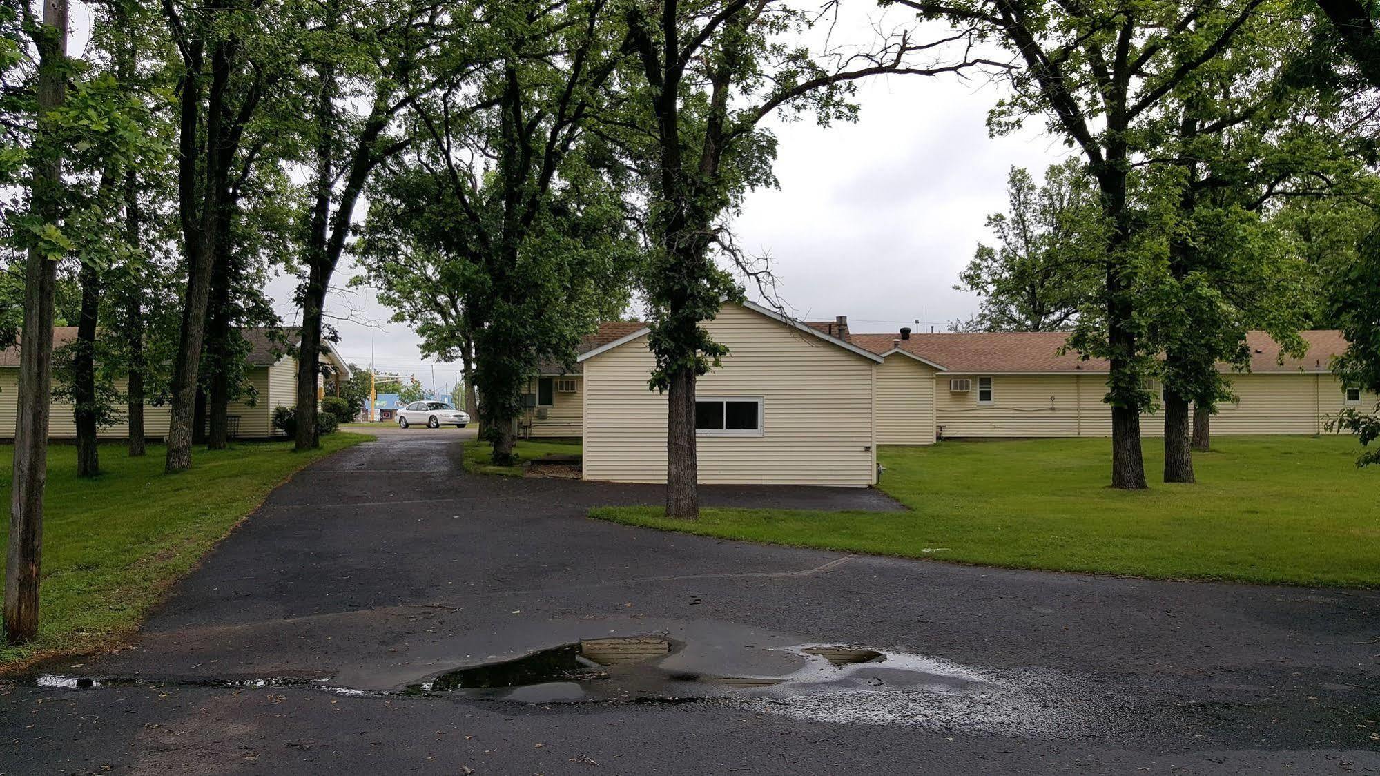 Budget Host Inn Detroit Lakes Extérieur photo